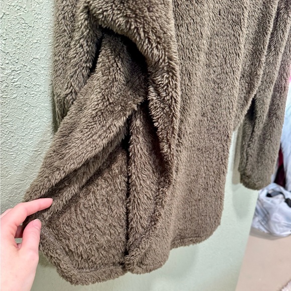 Pebby Forevee Fuzzy Hoodie Size L/XL - Picture 4 of 7